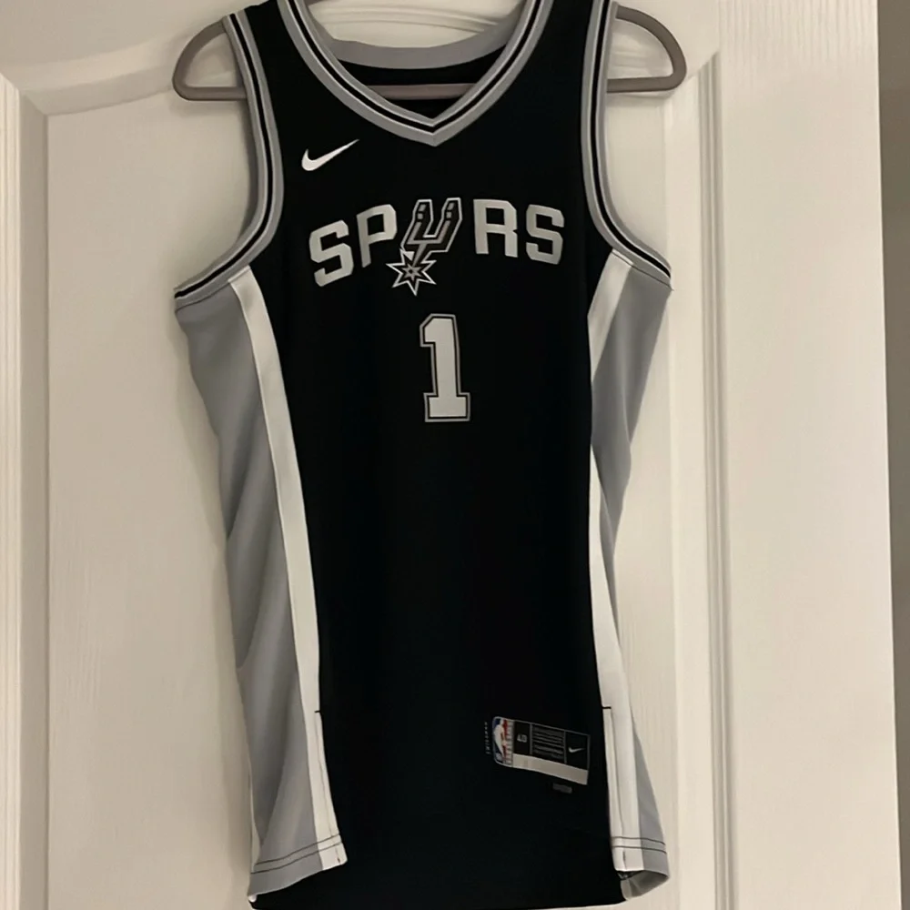 NWT Nike Men’s NBA Spurs Wembanyama Jersey Size S - Picture 4 of 7